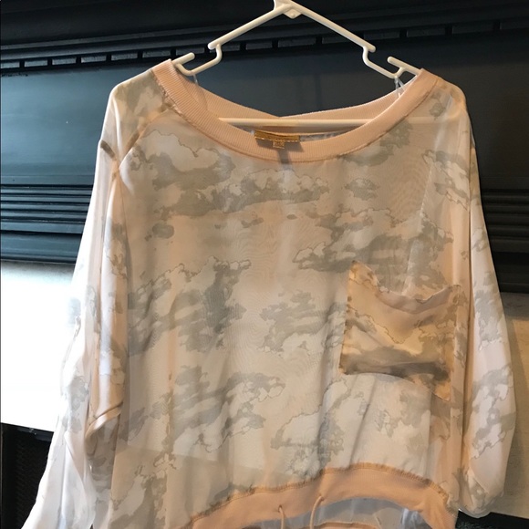 Vera Wang Tops - PRINCESS 👸🏼 VERA WANG SHEER BLOUSE